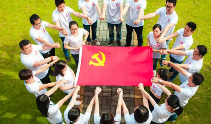 主题党日活动现场
